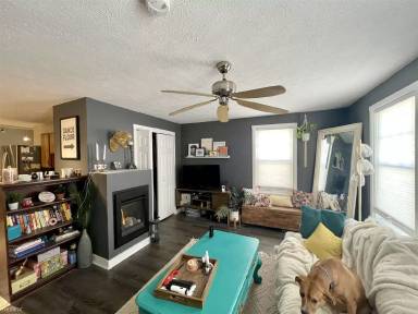 Main picture of 525 E 3rd St