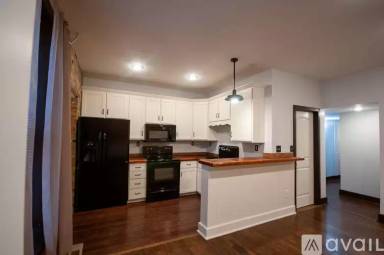 Main picture of 728 1/2 Shawnee St