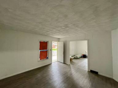 Main picture of 110 S Wesley St