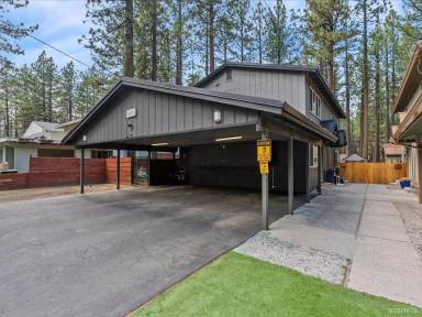 Main picture of 3625 Larch Ave