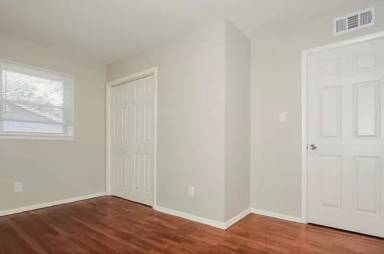 Main picture of 1421 E Sedgefield Dr