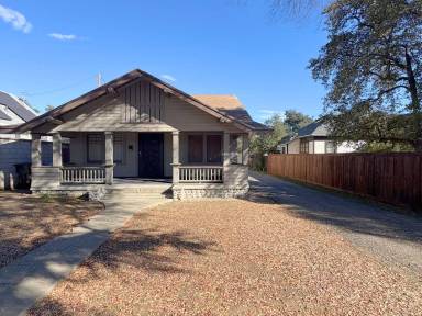Main picture of 460 N 3rd Ave