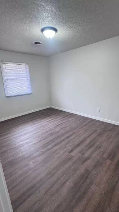 Main picture of 4301 S 6th St