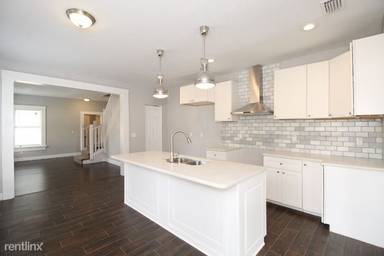 Main picture of 410 E Floribraska Ave