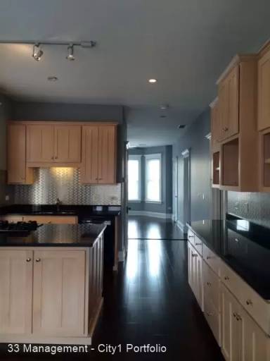 Main picture of 3009 N Ashland Ave