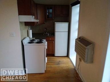 Main picture of 1023 N Dearborn St