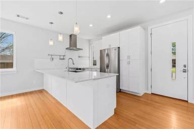 Main picture of 588 S Block Ave