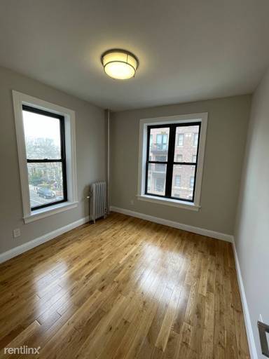 Main picture of 292 Maple St