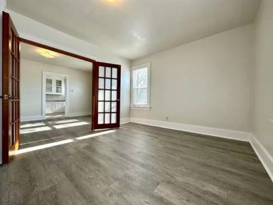 Main picture of 303 S Taylor St