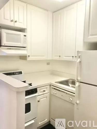 Main picture of 201 E 81st St