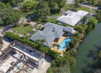 Main picture of 5120 Carillo St