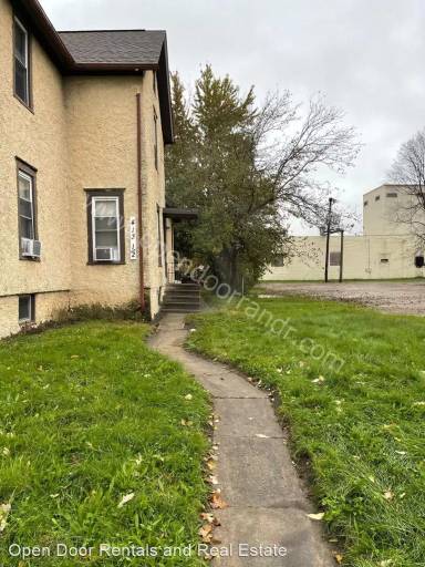 Main picture of 413 W 9th St