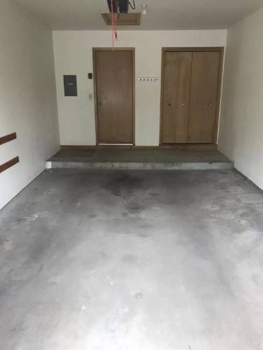 Main picture of 112 W 6th St