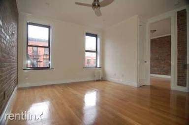 Main picture of 340 E 18th St