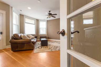 Main picture of 808 1/2 W Silver St