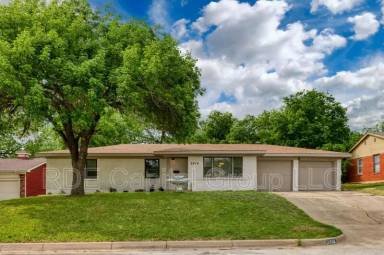 Main picture of 2416 Hillview Dr