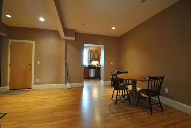 Main picture of 1589 Beacon St