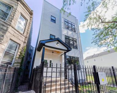 Main picture of 4933 S Wabash Ave