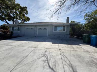 Main picture of 1090 White Dr
