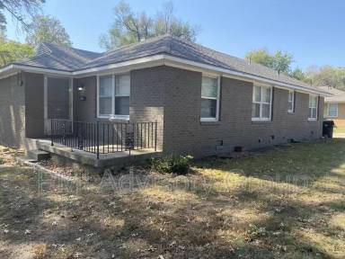 Main picture of 901 SW Orleans St