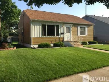 Main picture of 630 15th St NE
