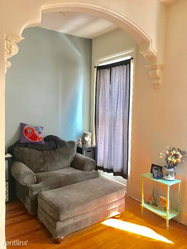 Main picture of 154 S Swan St