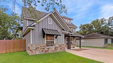 Main picture of 302 Gilchrist Ave