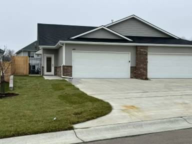 Main picture of 419 W May St