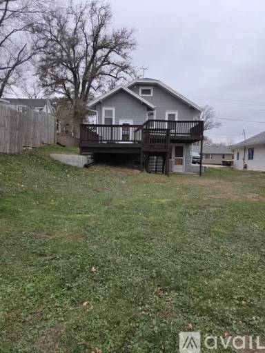 Main picture of 2400 S Henry St