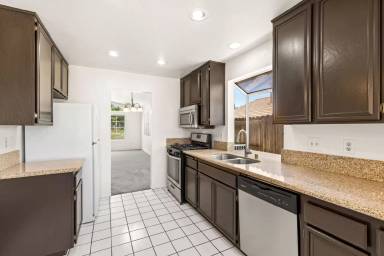 Main picture of 40427 Crystal Aire Ct