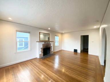 Main picture of 10814 Beverly Ave