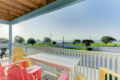 Main picture of 715 Bayshore Dr
