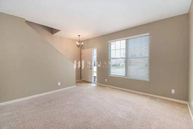Main picture of 8717 S 67th St