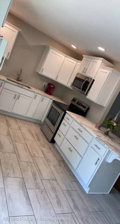 Main picture of 6815 Bluebird Dr