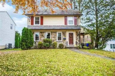 Main picture of 2218 Huntington St