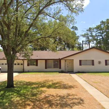 Main picture of 1006 Village Dr