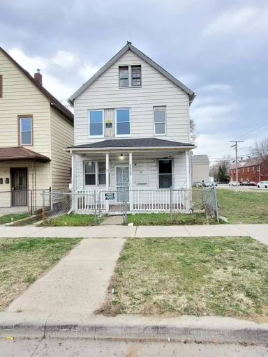 Main picture of 4906 Northcote Ave