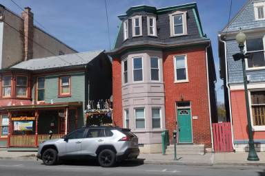 Main picture of 410 W King St