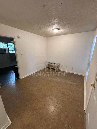 Main picture of 211 Rue Royale