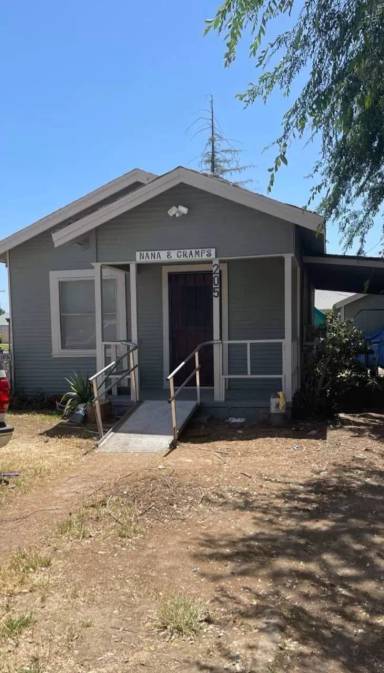 Main picture of 205 W Maple Ave