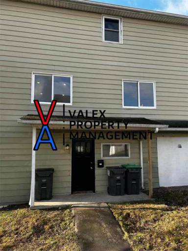 Main picture of 121 Oak St