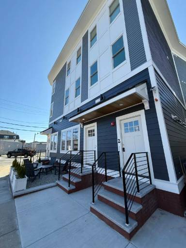 Main picture of 2 Beach Rd