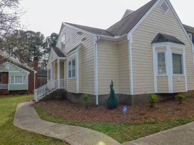 Main picture of 106 Skylark Way