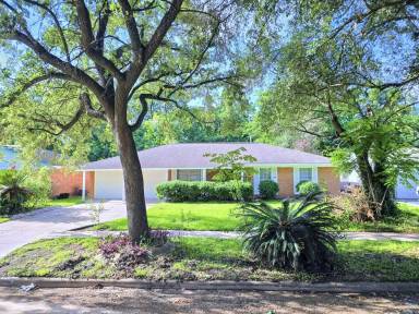 Main picture of 5922 Densmore Dr