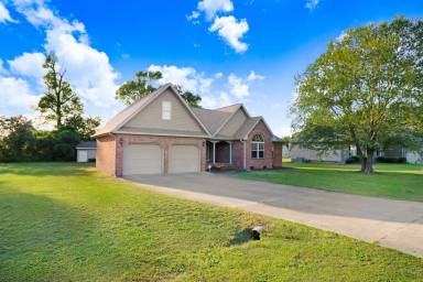 Main picture of 212 Carlyle Cir