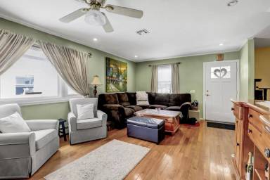 Main picture of 53 Chesterfield Ln