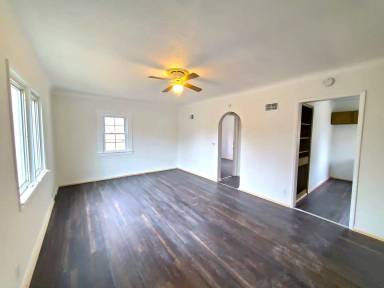 Main picture of 306 Charles St