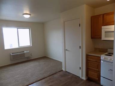 Main picture of 564 S Commercial Dr
