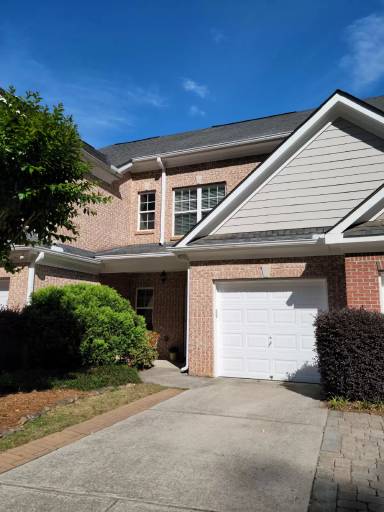 Main picture of 1723 Oakbrook Ln NW