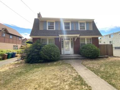 Main picture of 2217 W 4th Ave